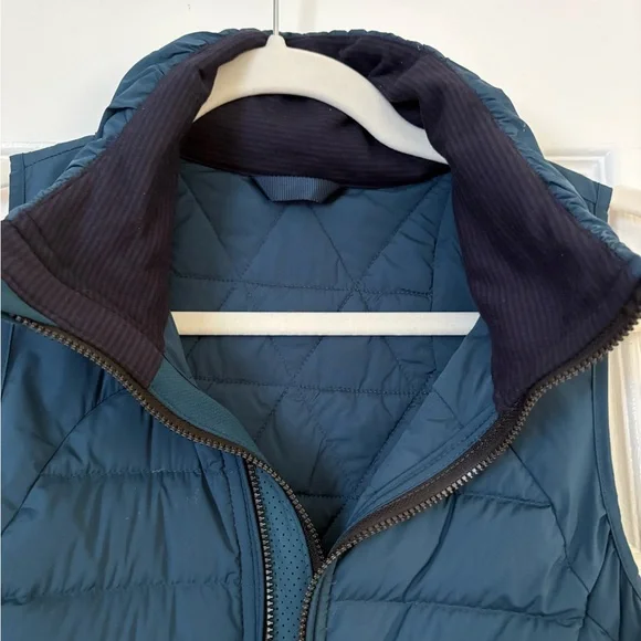 Lululemon Like New Hunter Green Teal Vest - Picture 5 of 6